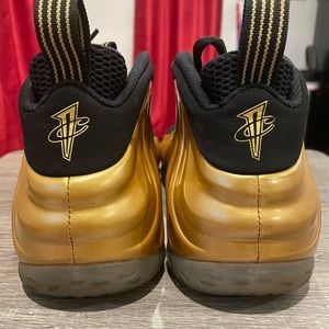 10.5 Nike Foamposite gold